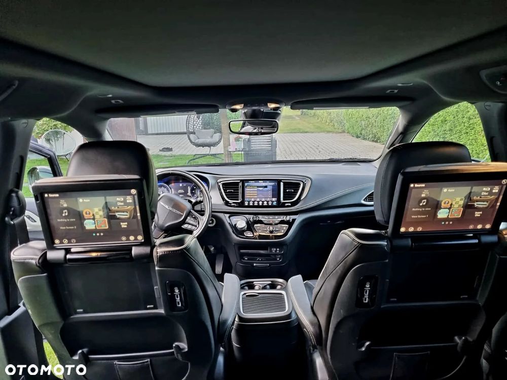 Chrysler Pacifica - 11