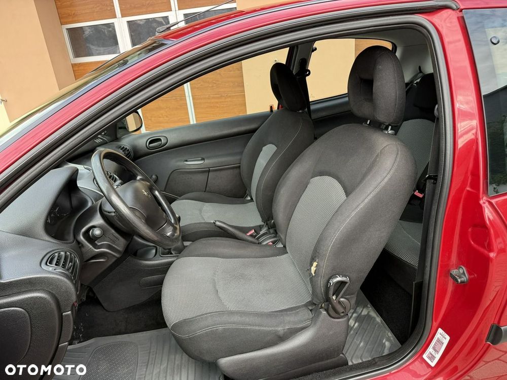 Peugeot 206 1.1 XR - 16