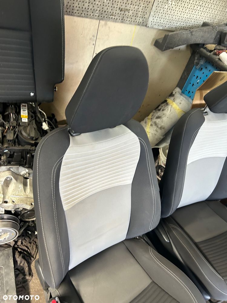 Toyota Yaris III lift fotel lewy kierowcy prawy pasażera 5D - 5