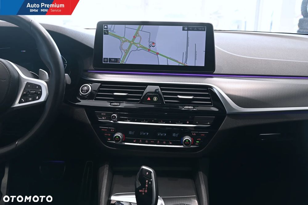 BMW Seria 5 540i xDrive mHEV - 16