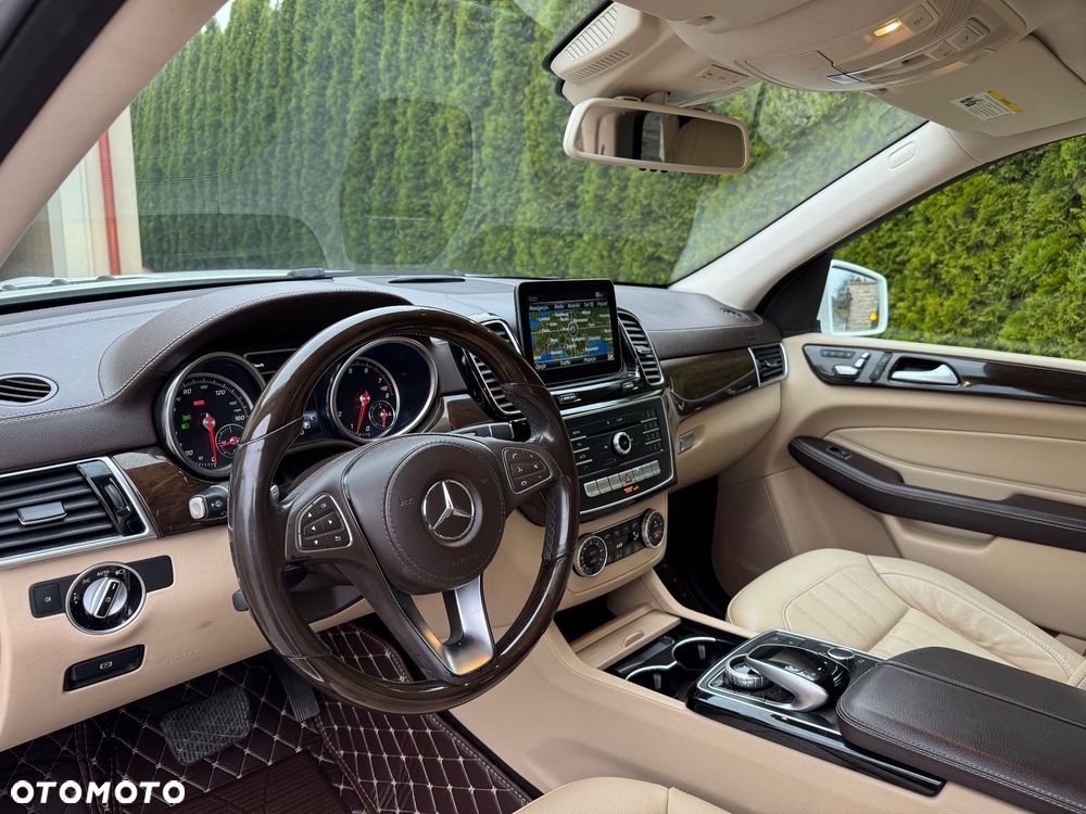 Mercedes-Benz GLS - 20