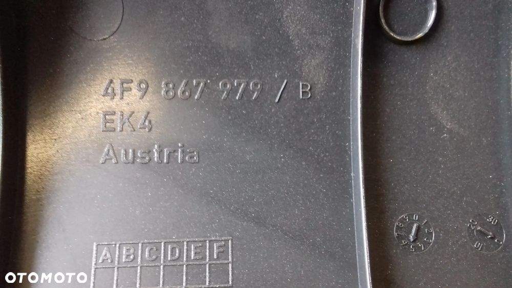 osłona tapicerka klapy bagażnika 4F9867979 A6 C6 kombi - 11