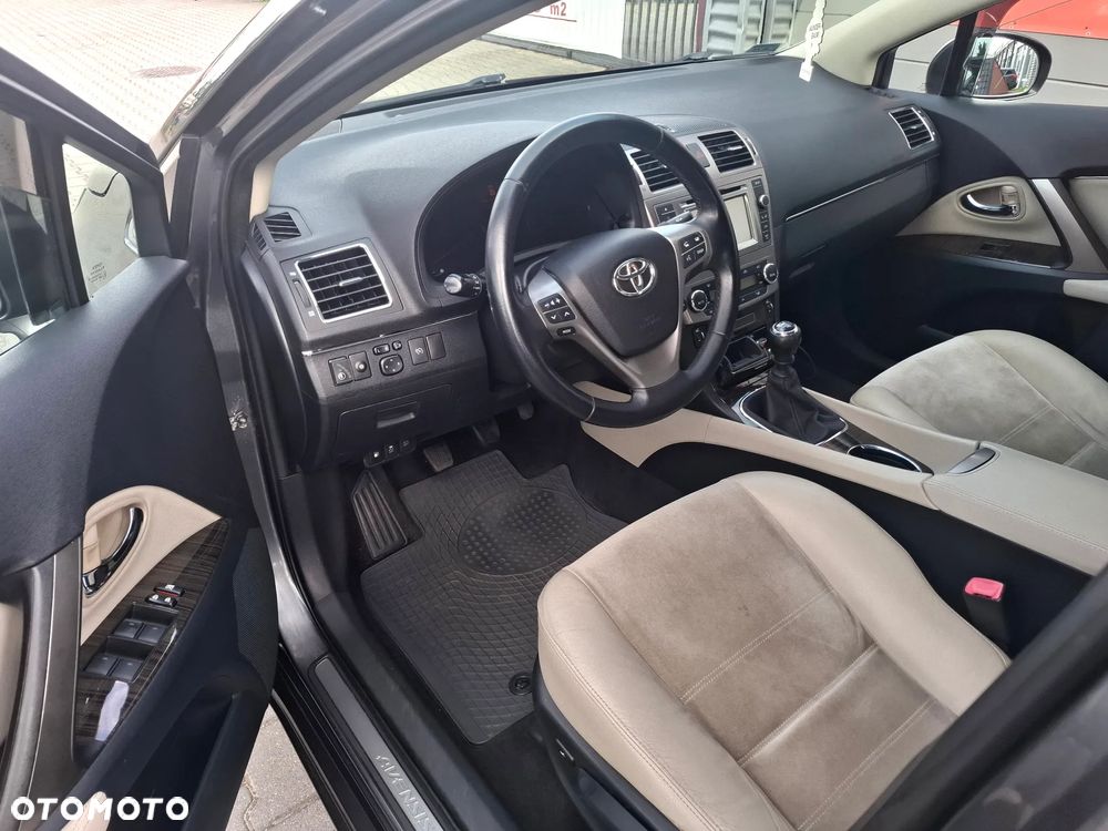 Toyota Avensis 1.8 Premium - 11