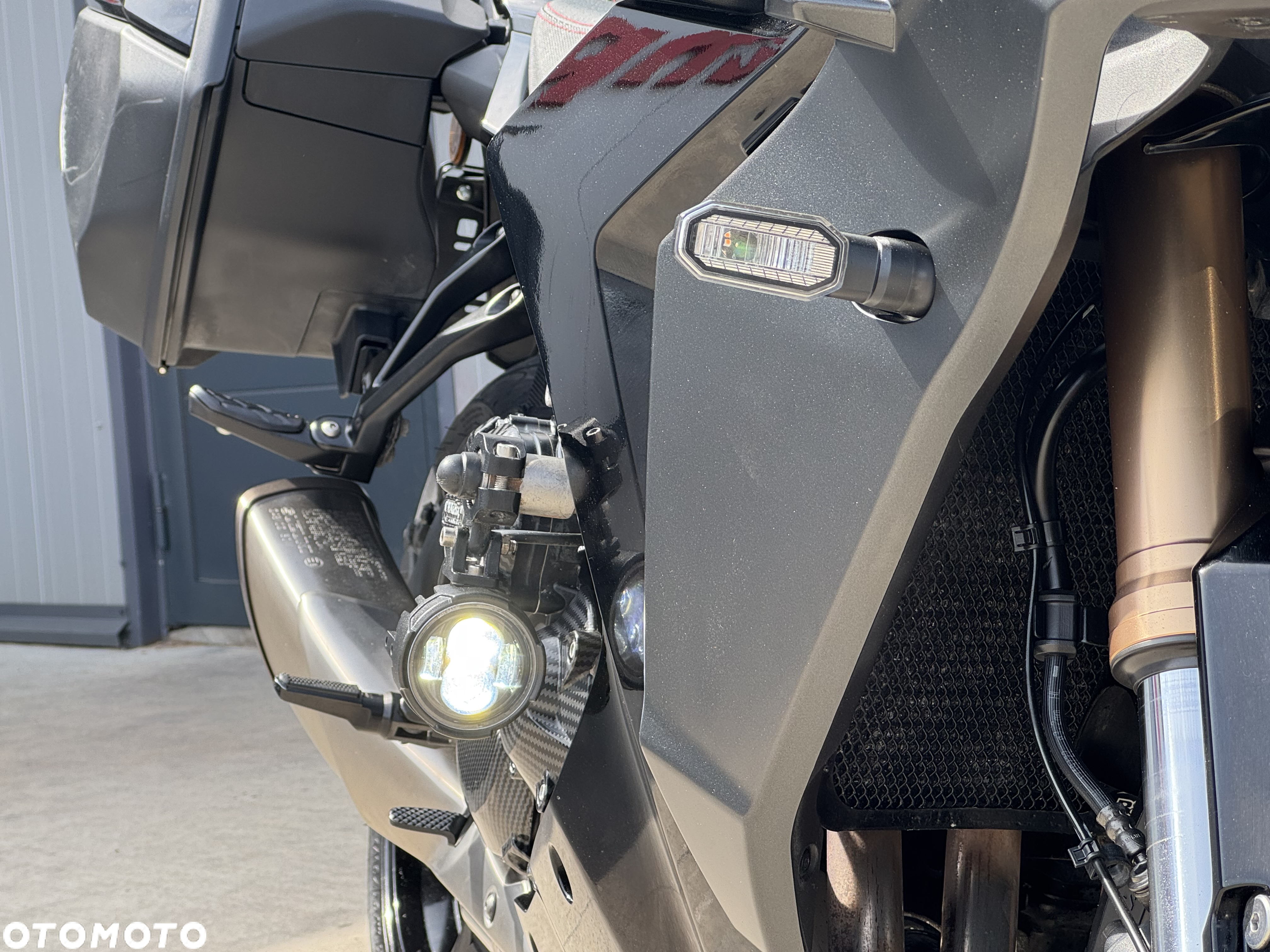 Suzuki GSX - 27