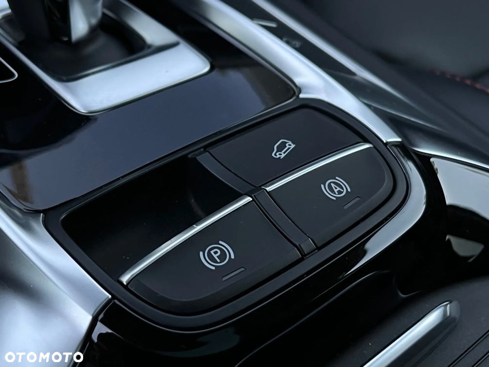 MG EHS Luxury - 23