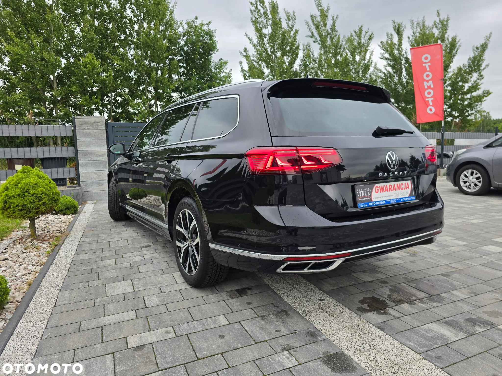 Volkswagen Passat Variant 2.0 TDI SCR DSG R-Line - 9