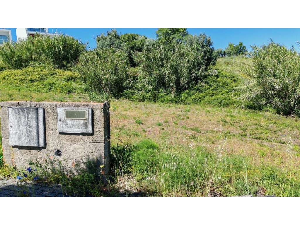 Lote habitacional localizado perto de serviços e comércio - Grande imagem: 5/9
