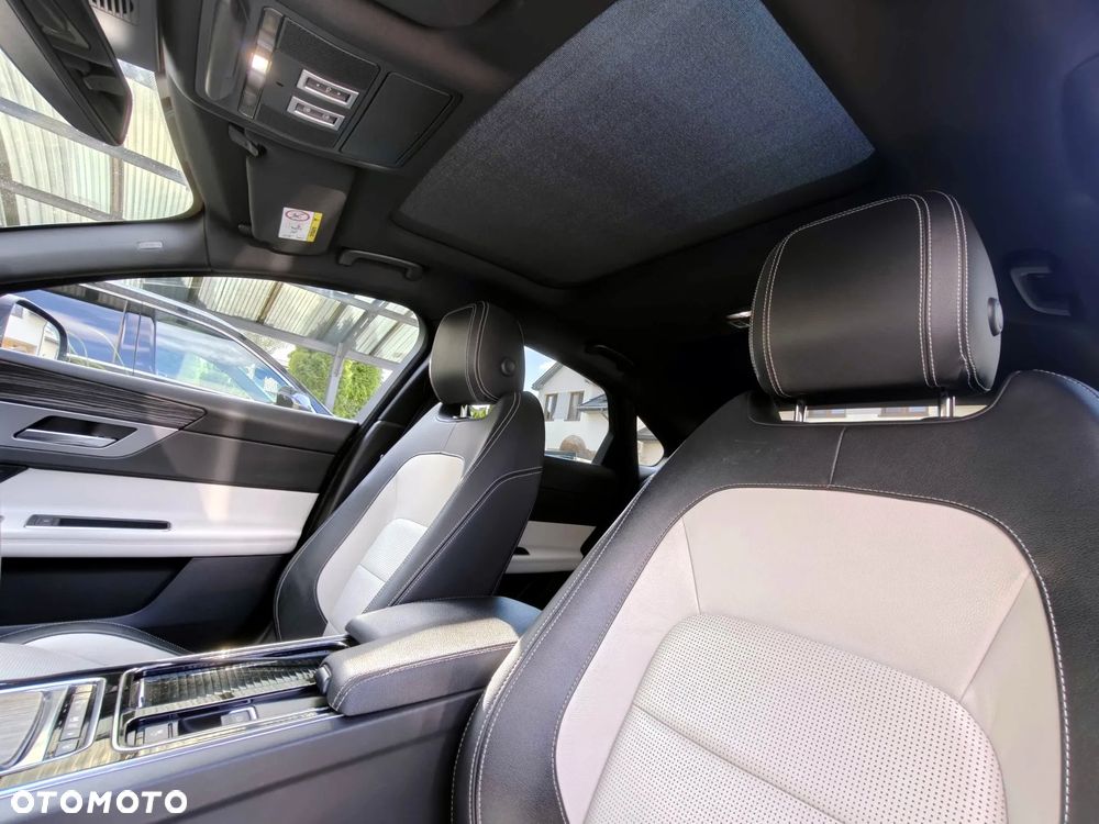 Jaguar XF 2.0 i4D R-Sport - 30