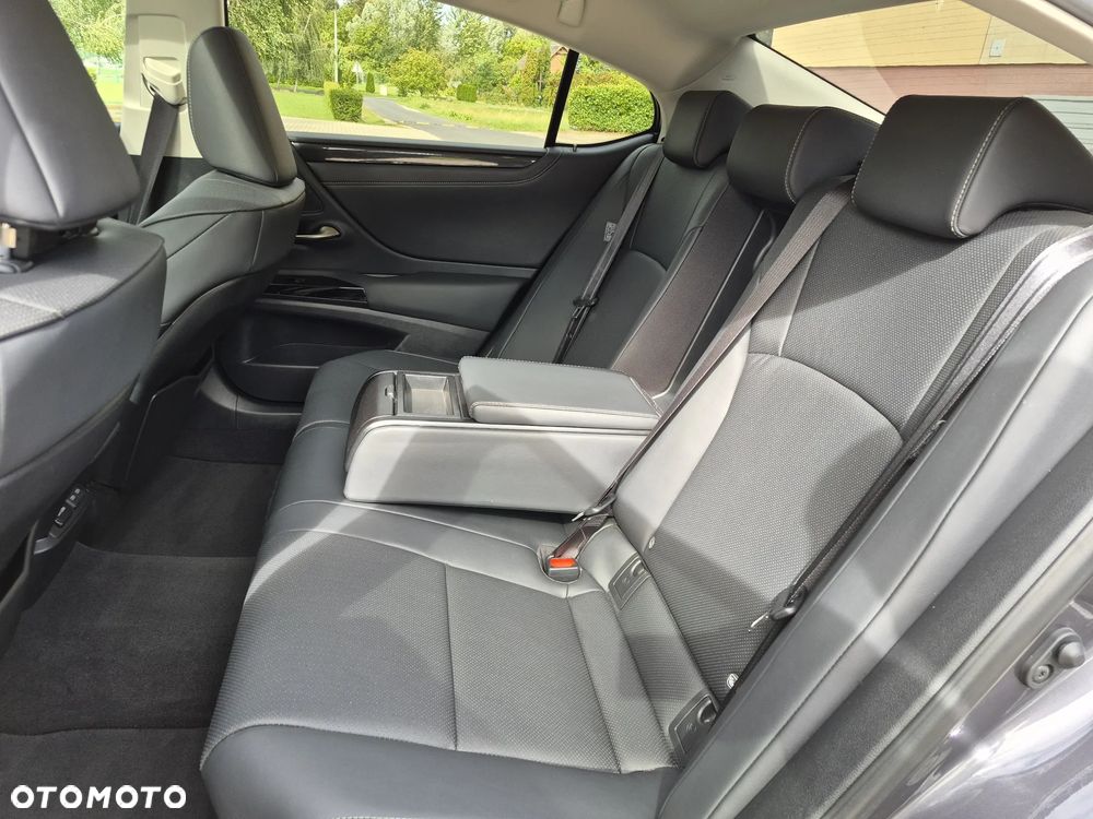 Lexus ES 300h Business Edition - 18