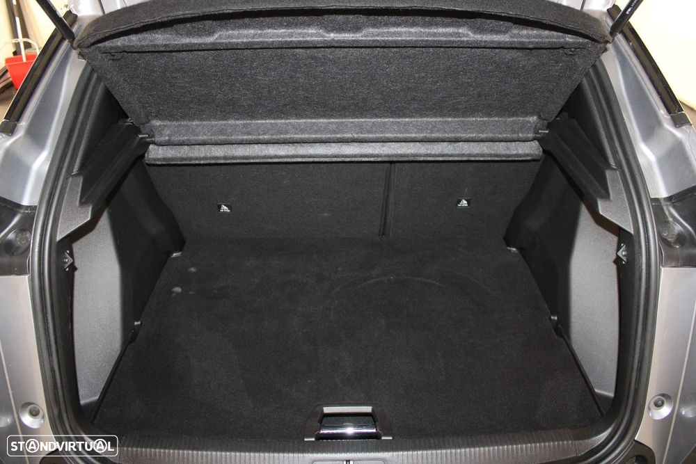 Peugeot e-2008 50 kWh Allure Pack - 6