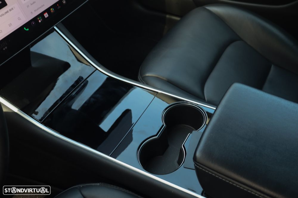 Tesla Model 3 - 24