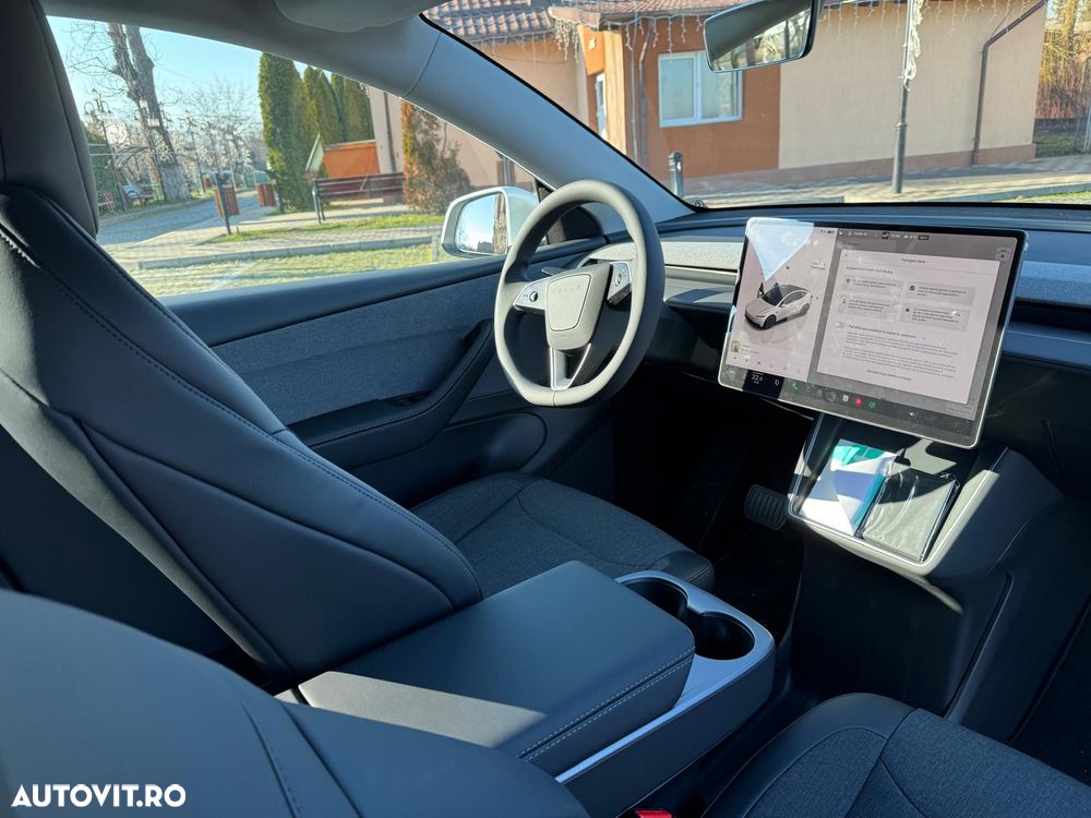 Tesla Model Y RWD - 12
