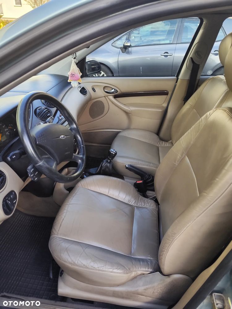 Ford Focus DI Ghia - 9