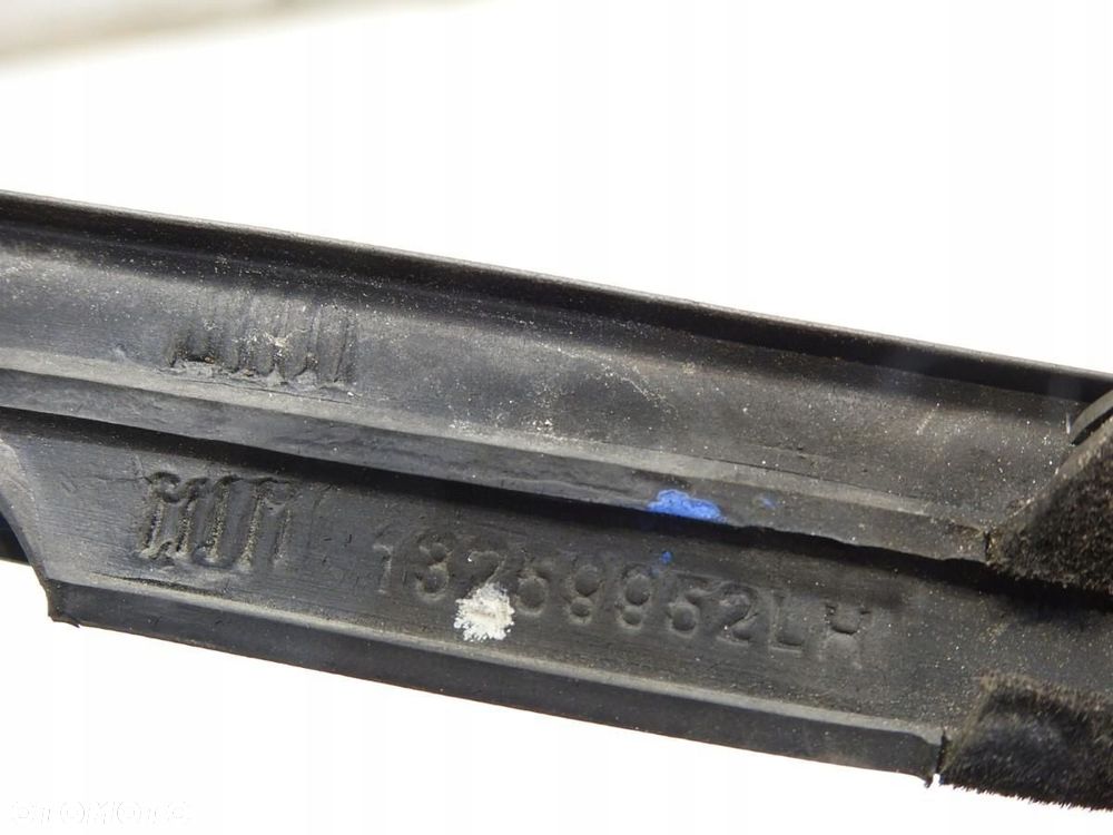 LISTWA ZGARNIAJĄCA DRZWI LEWY PRZÓD OPEL ASTRA J HB 13258852LH - 5