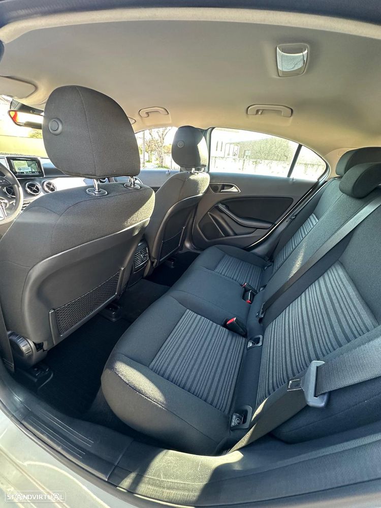 Mercedes-Benz A 180 CDI (BlueEFFICIENCY) - 10