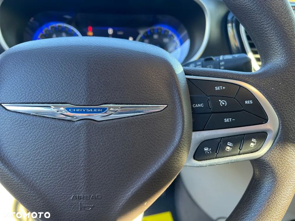 Chrysler Pacifica - 13