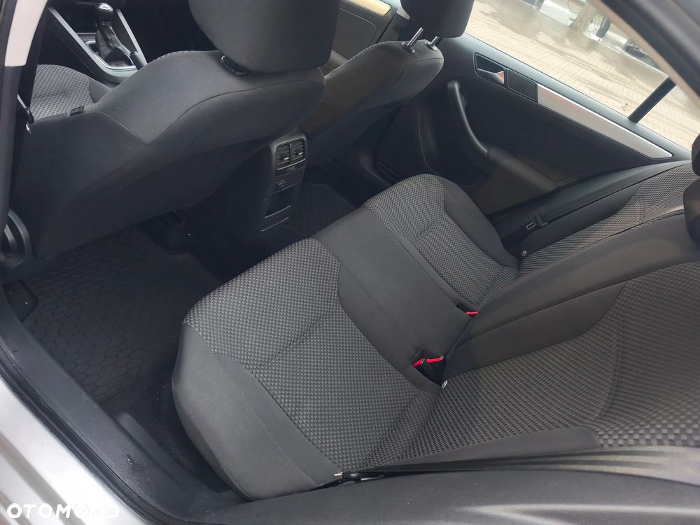 Volkswagen Jetta 1.6 TDI DPF Trendline - 4