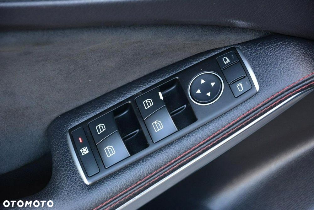 Mercedes-Benz GLA 200 AMG Line - 31