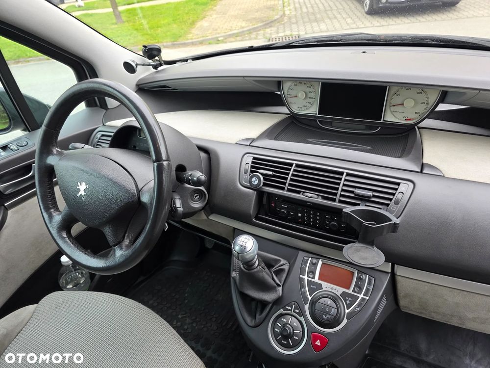 Peugeot 807 HDi 135 Premium - 17