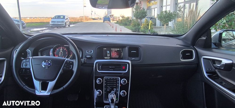 Volvo V60 D6 Plug-In-Hybrid AWD Geartronic Summum - 6