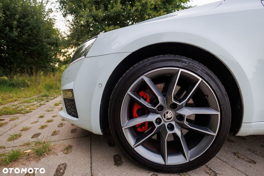 Skoda Octavia 2.0 TDI DSG RS - 25