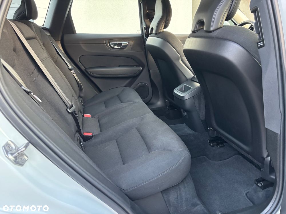 Volvo XC 60 B4 B Momentum Pro - 35