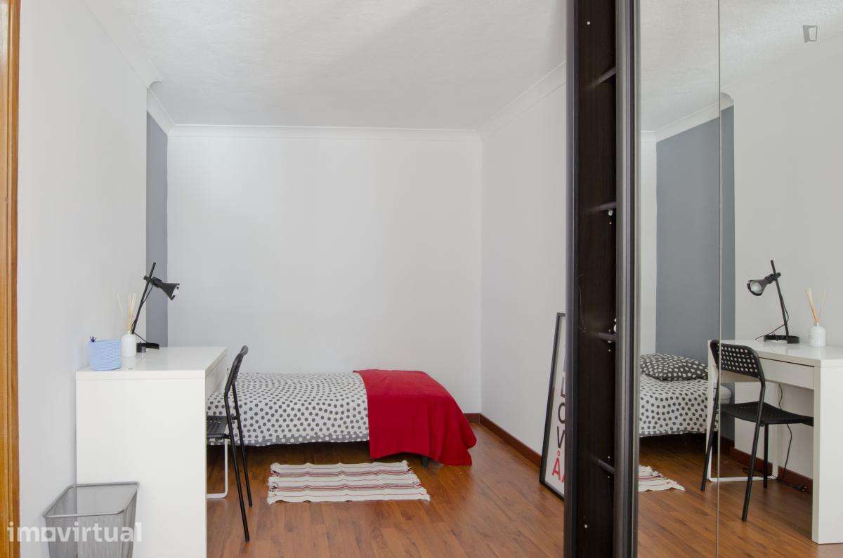 Quarto - localizado em Anjos Lisbon - Grande imagem: 5/25