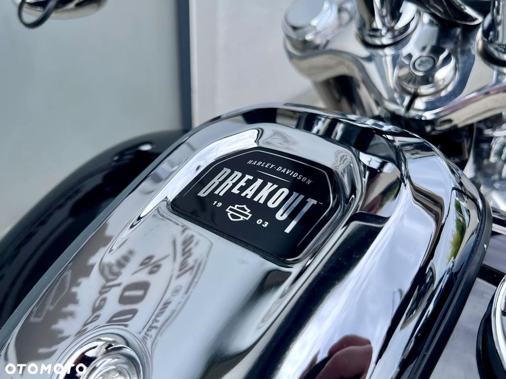 Harley-Davidson Softail Breakout - 7