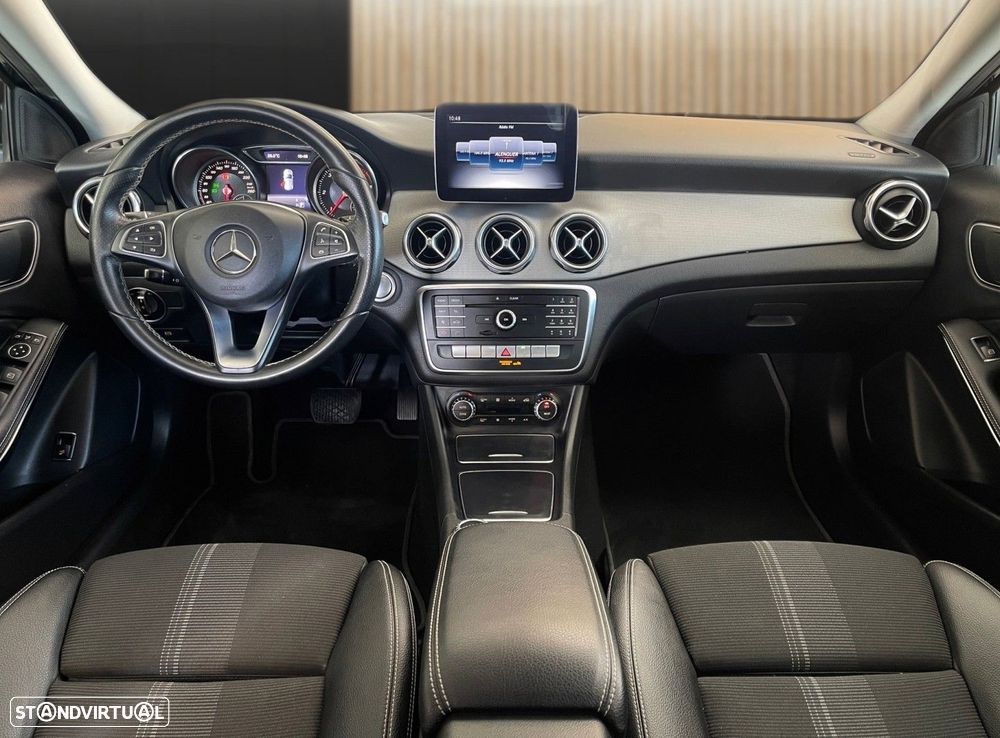 Mercedes-Benz GLA 180 d Aut. - 2