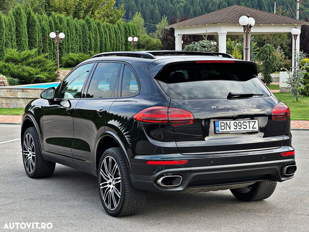 Porsche Cayenne 3.0 L - 6