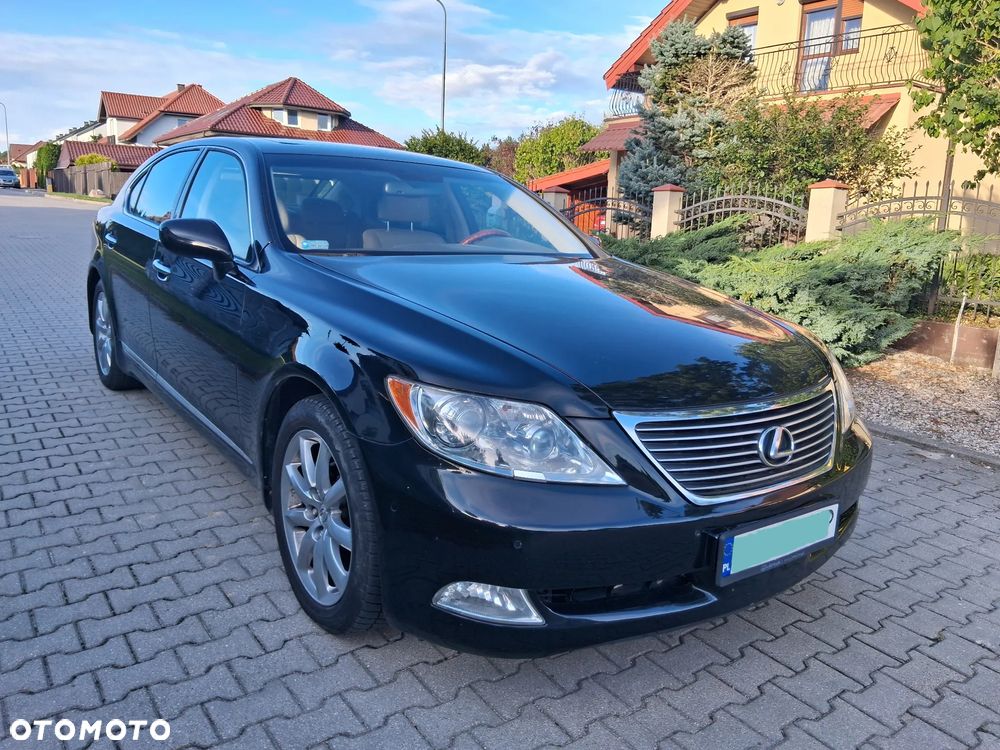 Lexus LS - 1
