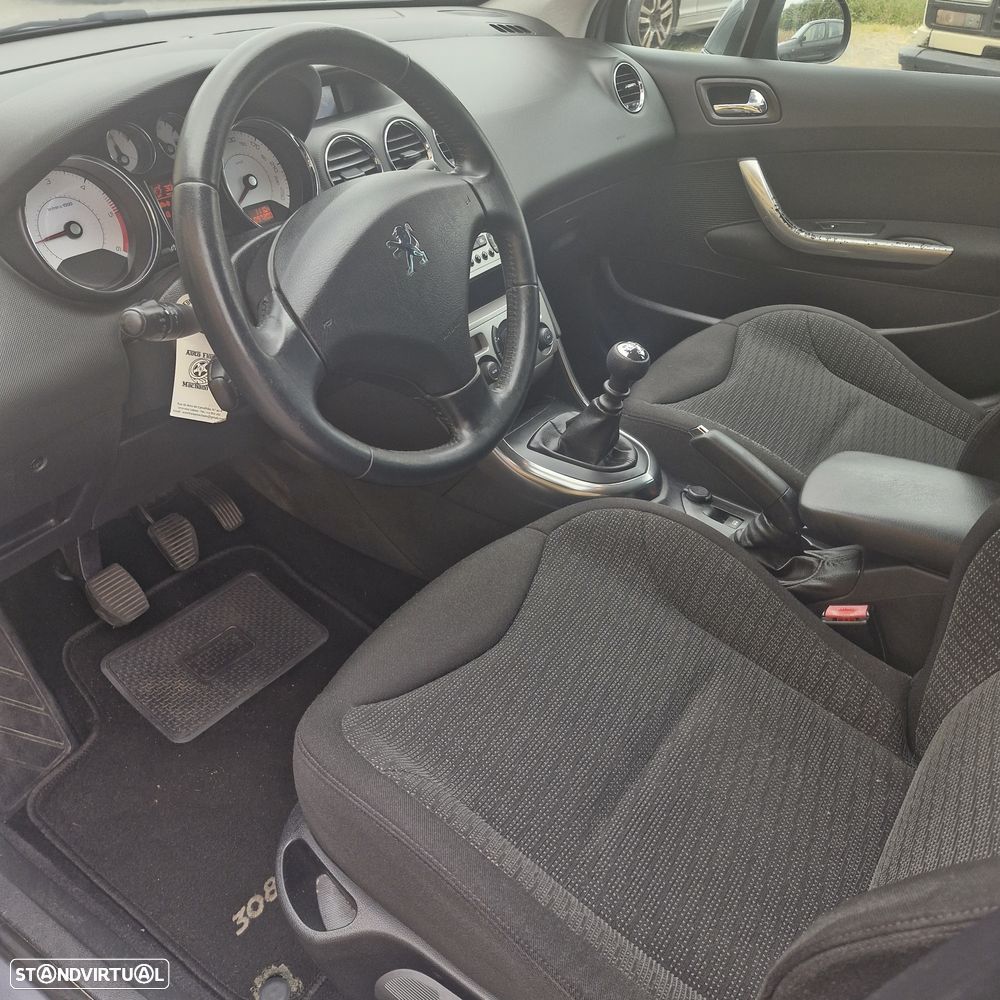 Peugeot 308 SW HDi FAP 110 Platinum - 23