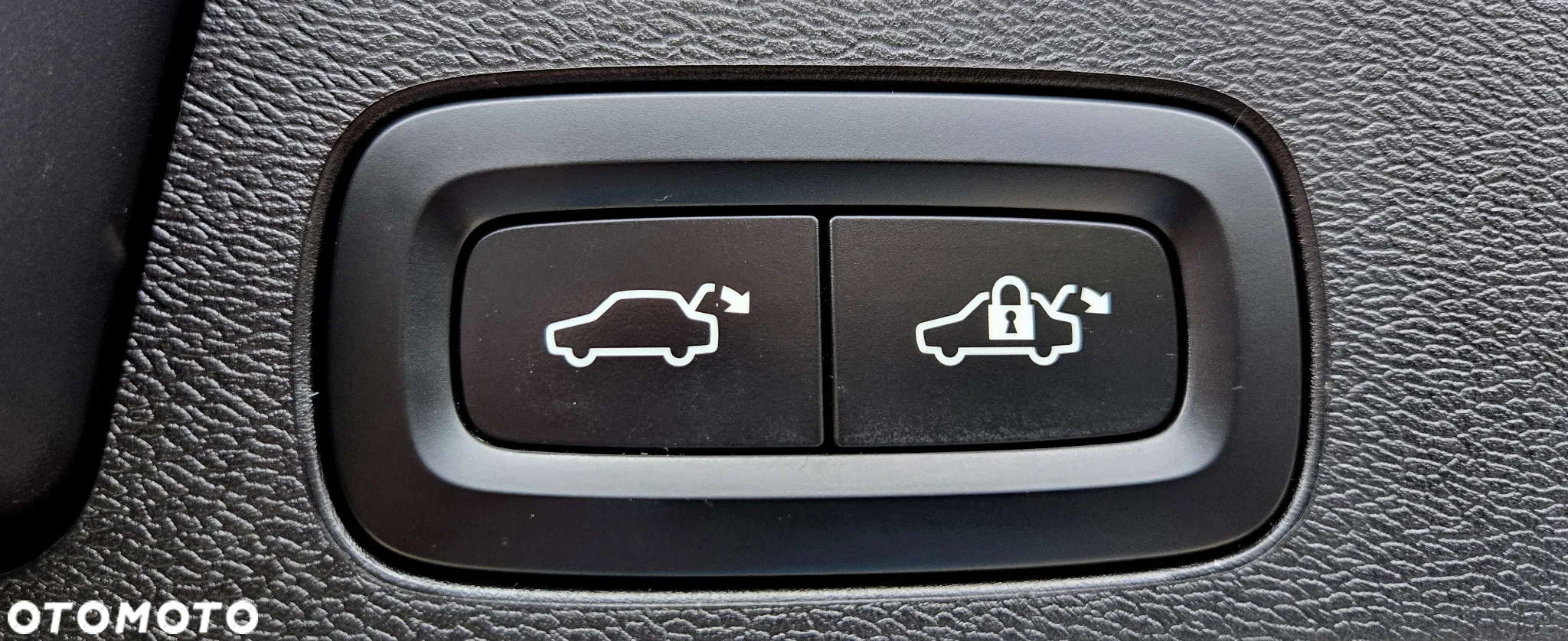 Volvo XC 60 B4 D Plus Dark - 31