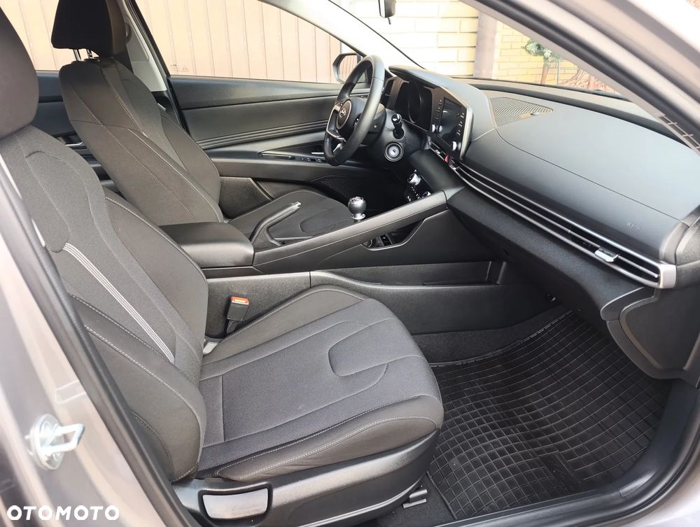 Hyundai Elantra 1.6 Modern - 18