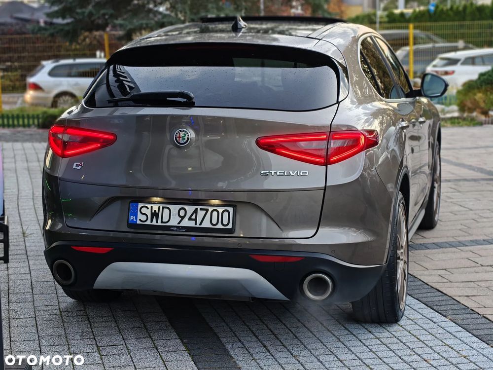 Alfa Romeo Stelvio - 8