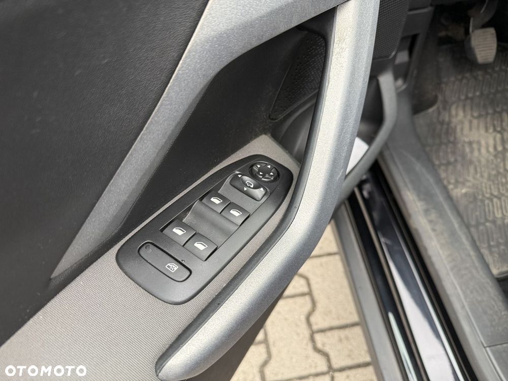 Peugeot 2008 1.2 PureTech Allure S&S - 10