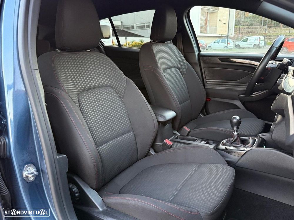 Ford Focus SW 1.5 TDCi EcoBlue ST-Line - 33