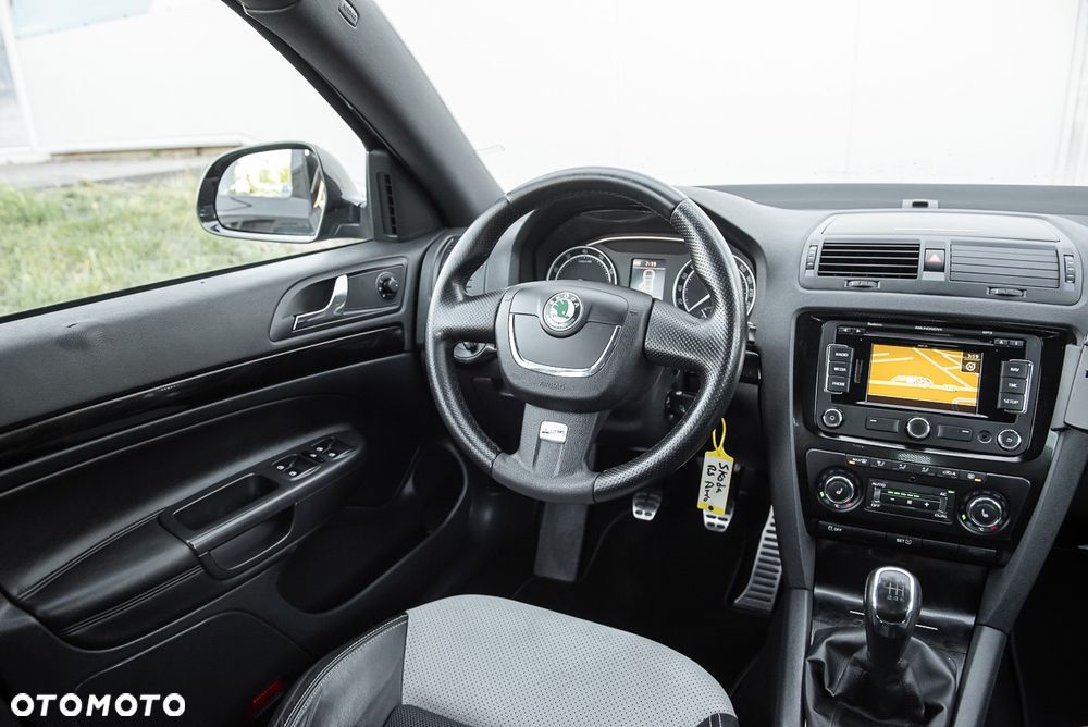 Skoda Octavia 2.0 TSI RS - 22