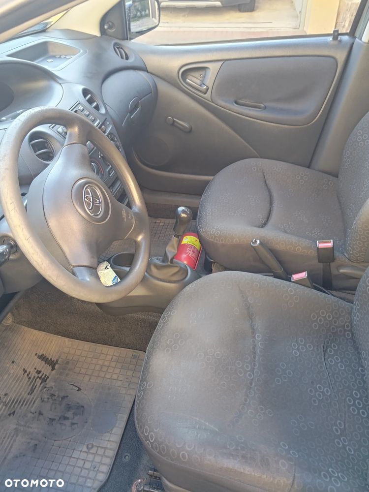 Toyota Yaris 1.0 Base - 5