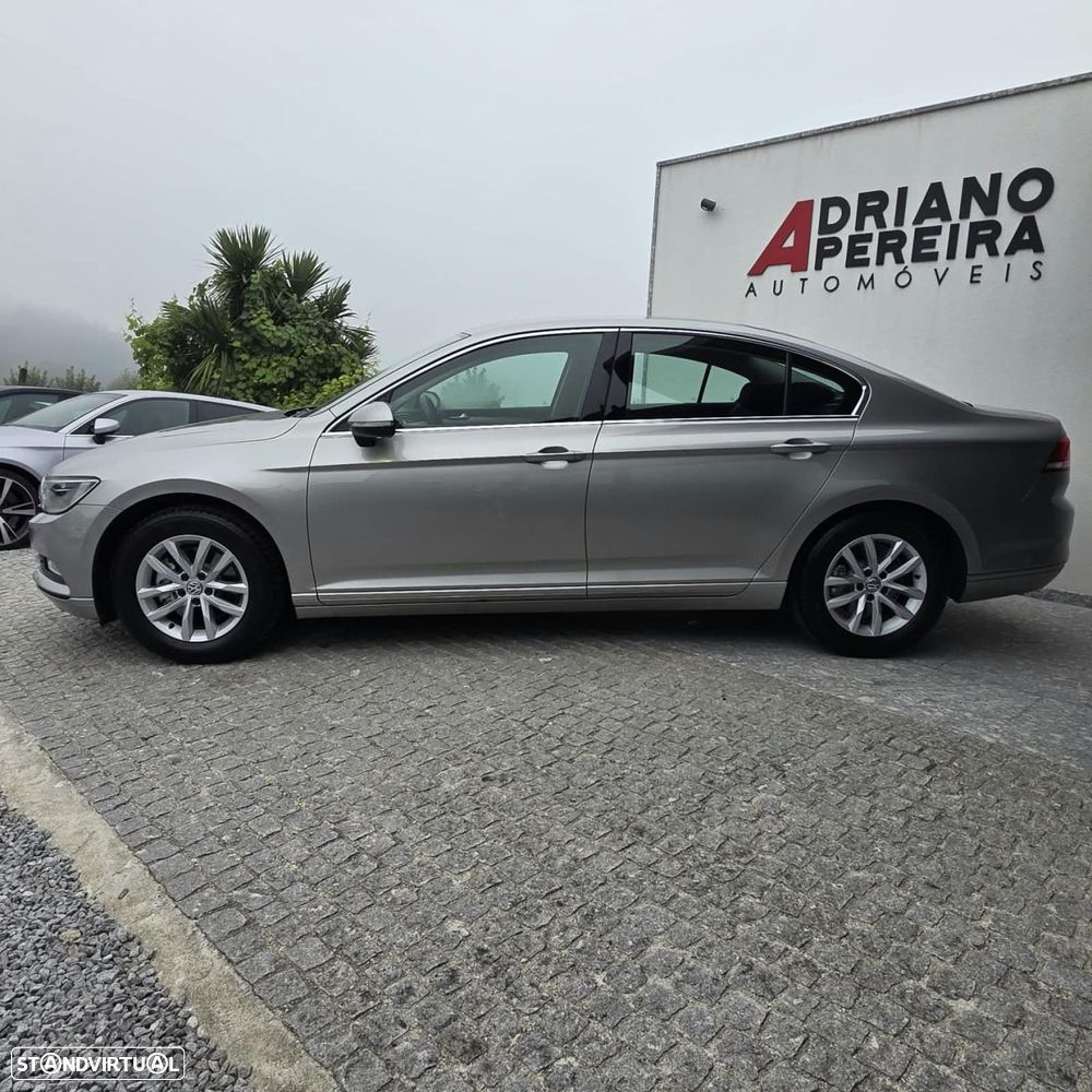 VW Passat 2.0 TDI Confortline - 12