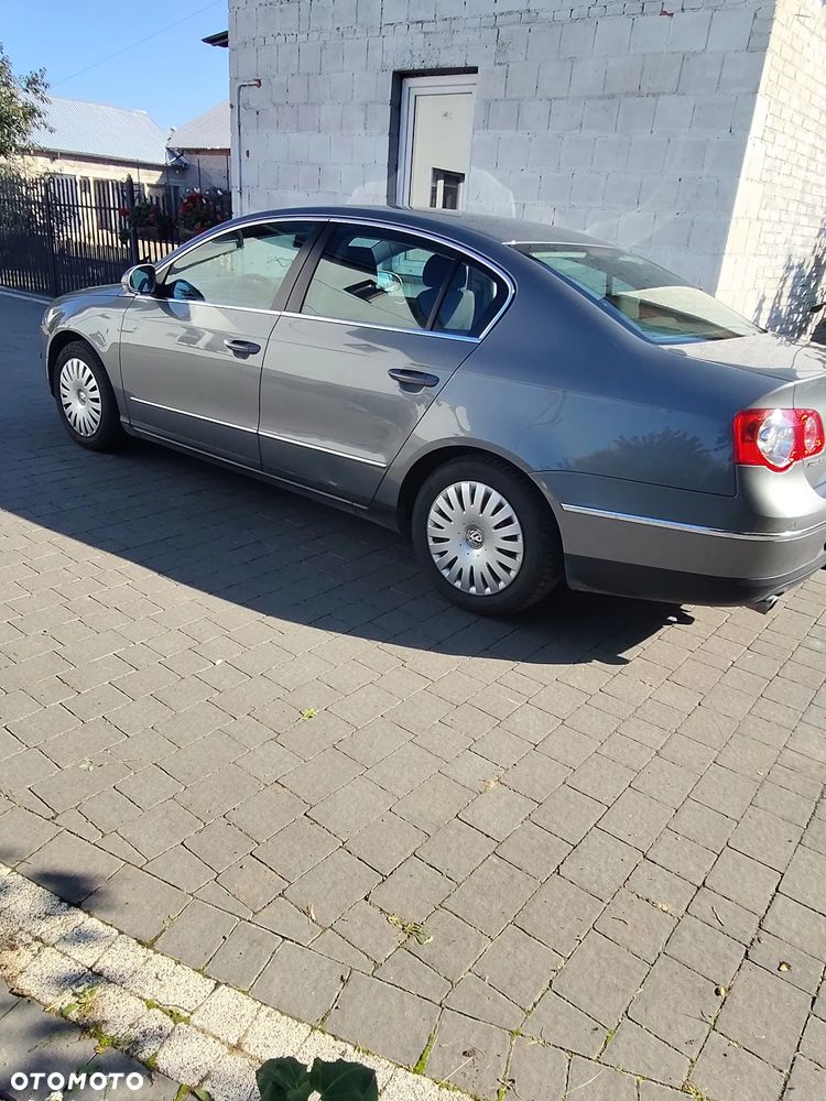 Volkswagen Passat - 4