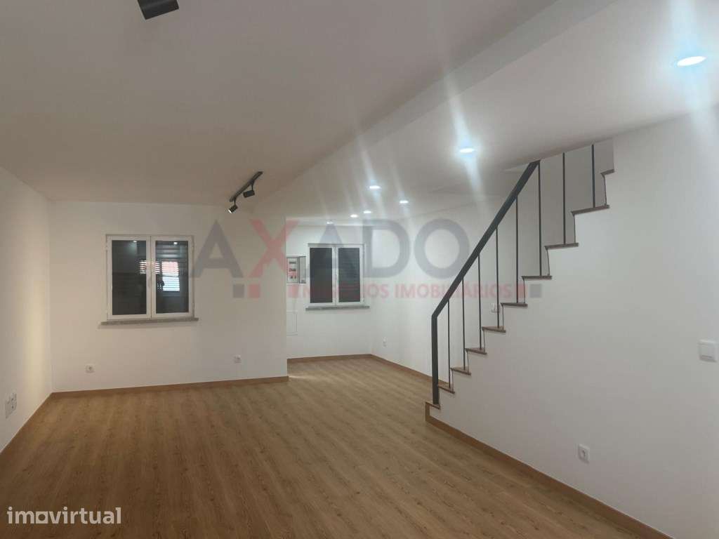 Moradia Geminada T3 Totalmente Remodelada para Arrendar - Junto ao ... - Grande imagem: 2/19
