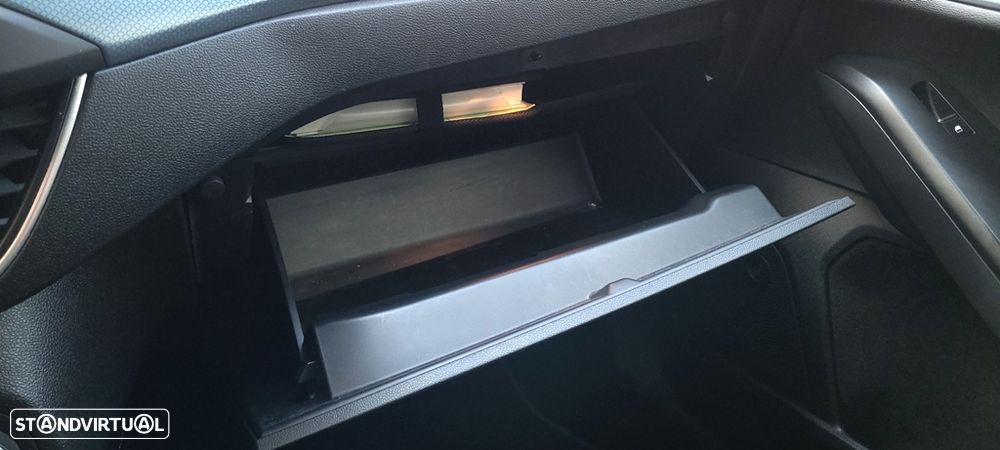 Ford Focus 1.0 EcoBoost Active X - 40