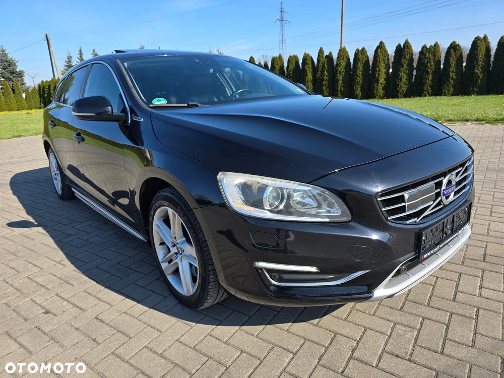 Volvo V60 D6 AWD Plug-in Hybrid R-Design Summum - 2