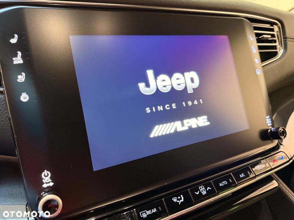 Jeep Wagoneer - 29