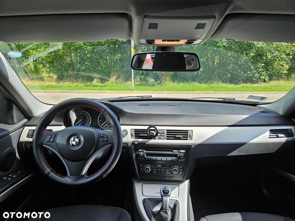 BMW Seria 3 320i - 17
