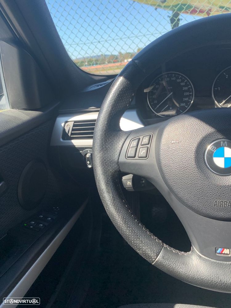 BMW 318 d Pack M - 28