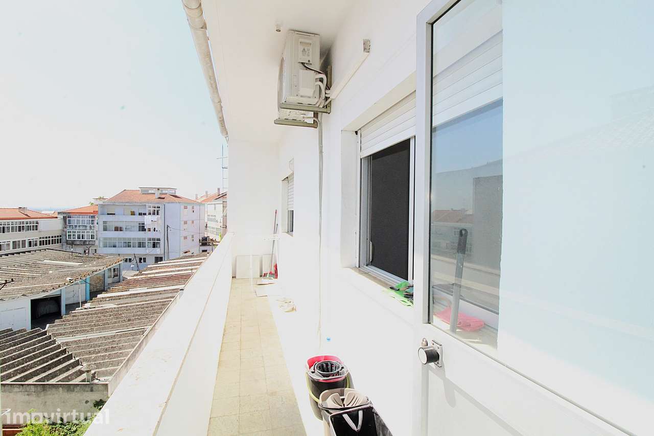 FEIJÓ - APARTAMENTO T3 REMODELADO - Grande imagem: 4/27