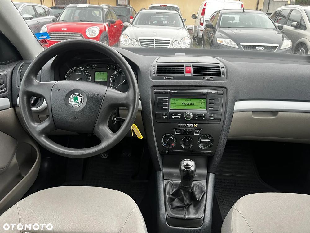 Skoda Octavia 1.6 Ambiente - 6