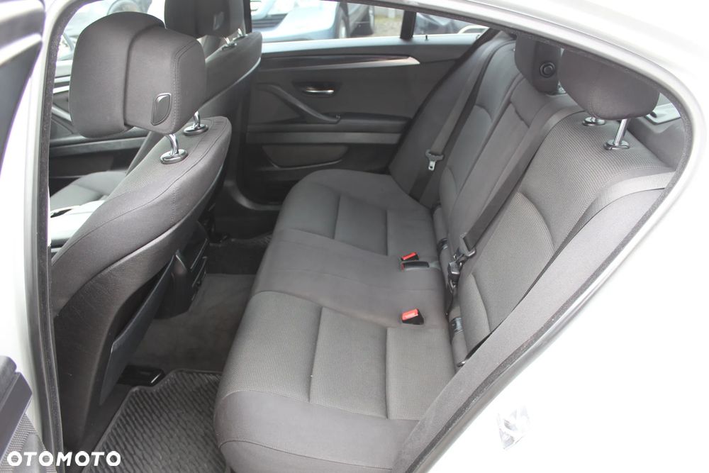 BMW Seria 5 520d - 29